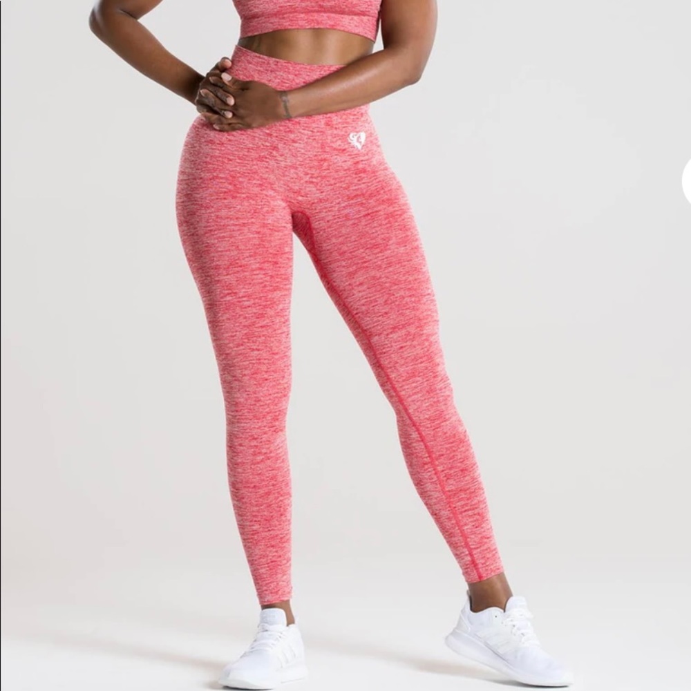 Women Best. MOVE SEAMLESS LEGGINGS
COLOR: Red Marl